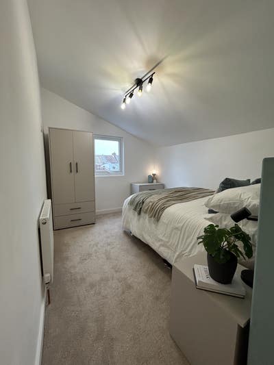 Beautifully Refurbished Professional House Share R Main Photo