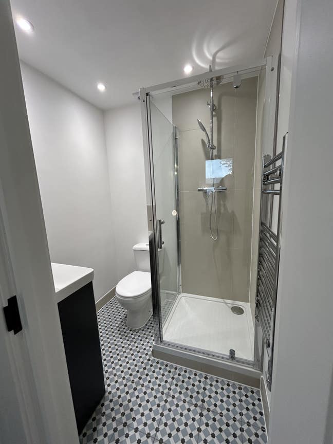 Beautifully Refurbished Professional House Share R Main Photo