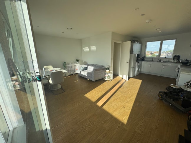 	•	Brand New Flat, Excellent Condition Main Photo