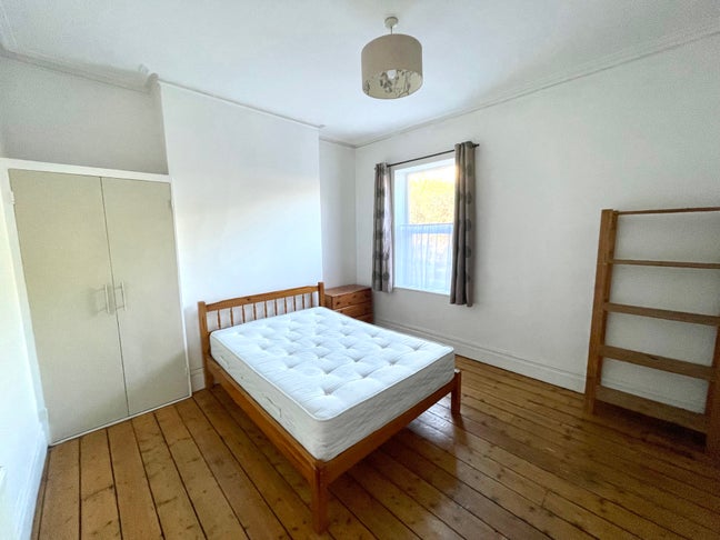 Lovely Room to Rent in Friendly Shared House Main Photo