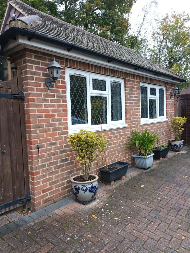 1 bed detached apartment patio garden and parking Main Photo