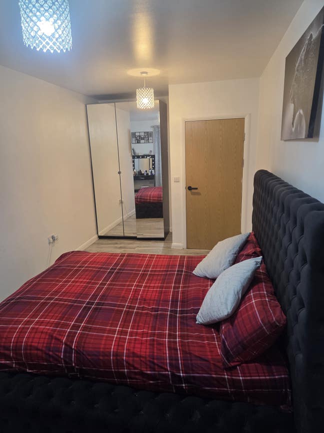 Spacious Double Room Available – Bills Included Main Photo