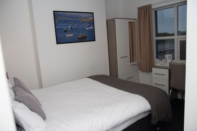 The Crystal Palace Hotel- Modern Town Centre Rooms Main Photo