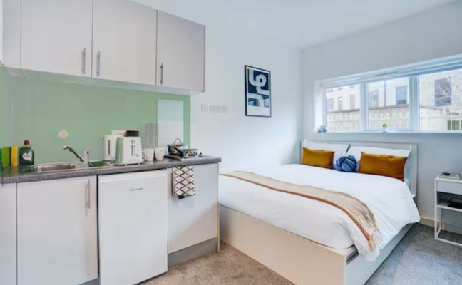 Self serviced studio Kingston Upon Thames Main Photo