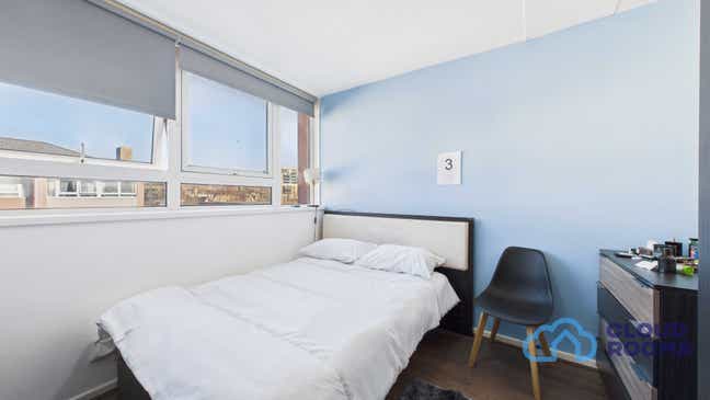 💎 Prime Location / E14 / Spacious Double Room 🏡 Main Photo