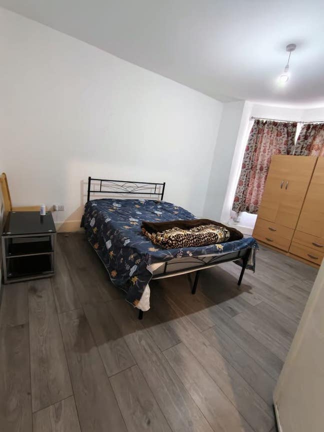Double room is available for rent in - IG3 9LD Main Photo