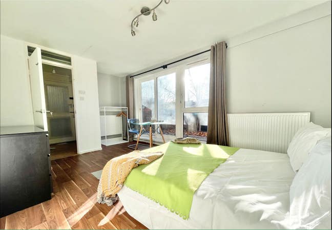 2 rooms in beautiful quiet location, bright, safe  Main Photo