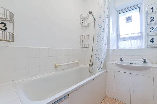 Newly Refurbished Rooms next to Regents Park -NW1 Main Photo