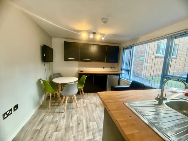 All Bills included - Room Available on The Park Main Photo