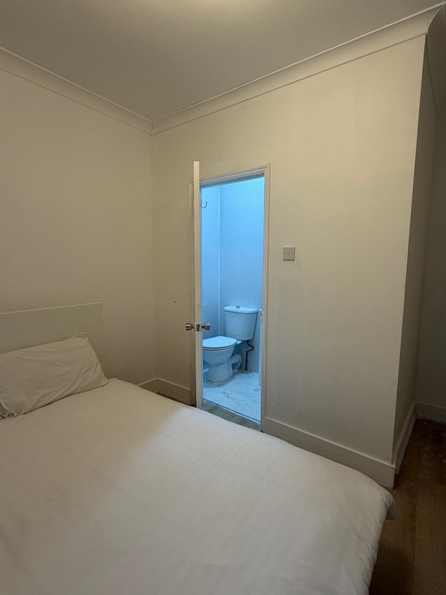  En-Suite Room Available Now | Romford Rd E15  Main Photo