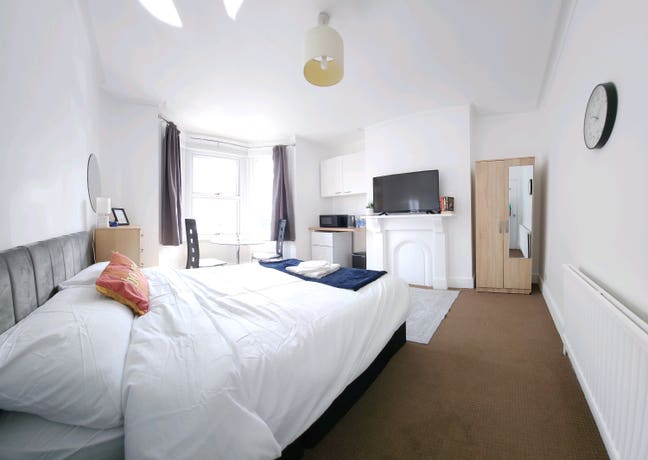Luxury living. Serviced accommodation. Cowley road Main Photo