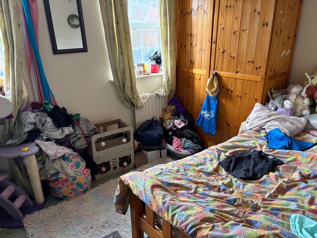 Spacious double room, furnished! Main Photo