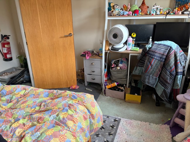 Spacious double room, furnished! Main Photo