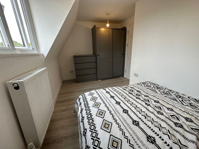 🏡 Bright Double Room Furnished 3-Bed Home – SE4 Main Photo
