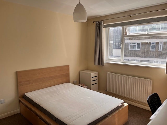3 bed flat in Fulham (1 tenant needed)  Main Photo