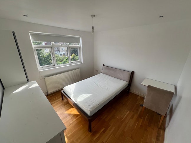 2 Double rooms for rent £800 in Morden  Main Photo