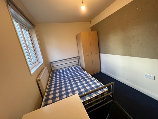 All Bills included - Room Available on The Park Main Photo