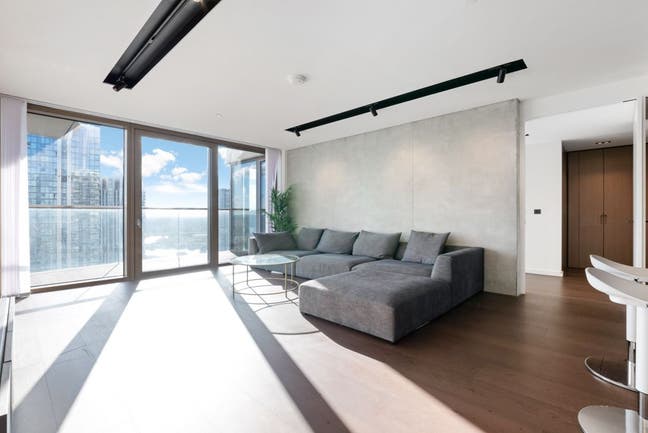 Amazing 2 Bedroom Flat in Canary Wharf  Main Photo