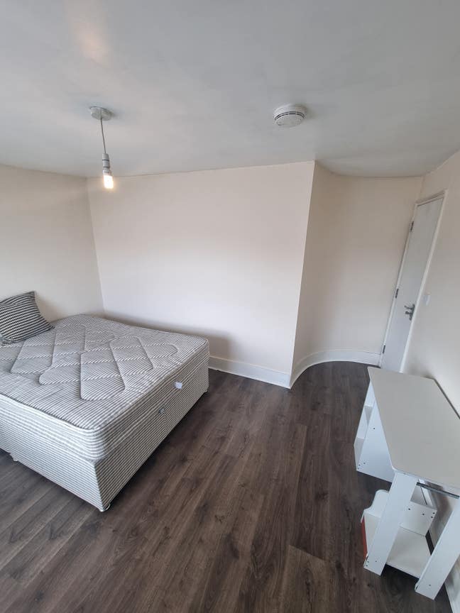Room to let in house close to cheshunt station Main Photo