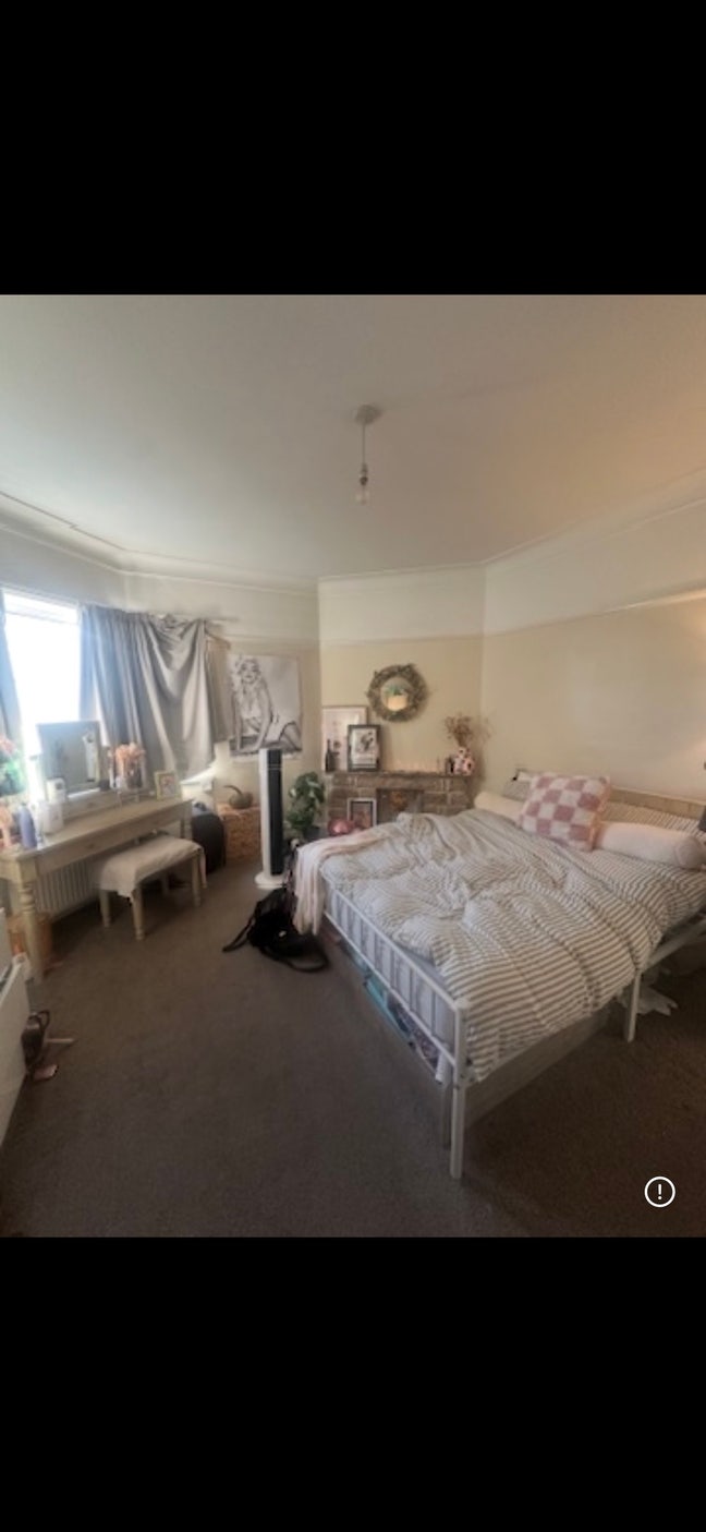 Gorgeous Room Available  Main Photo