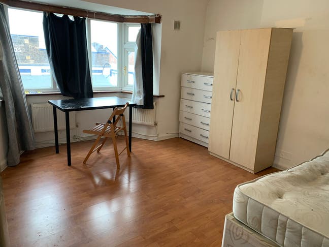 Big room for 1 person near Staple Corner Main Photo