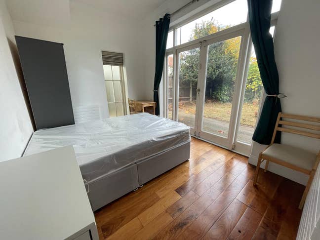 Bedsit/No Deposit/Bills Included Main Photo