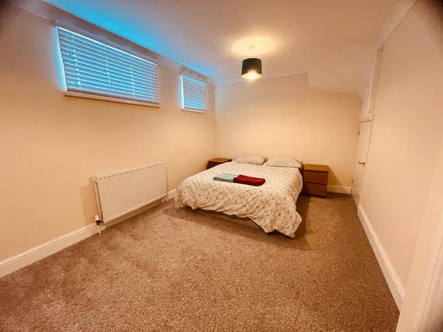Double bedroom near Kingston university/KT1 Main Photo