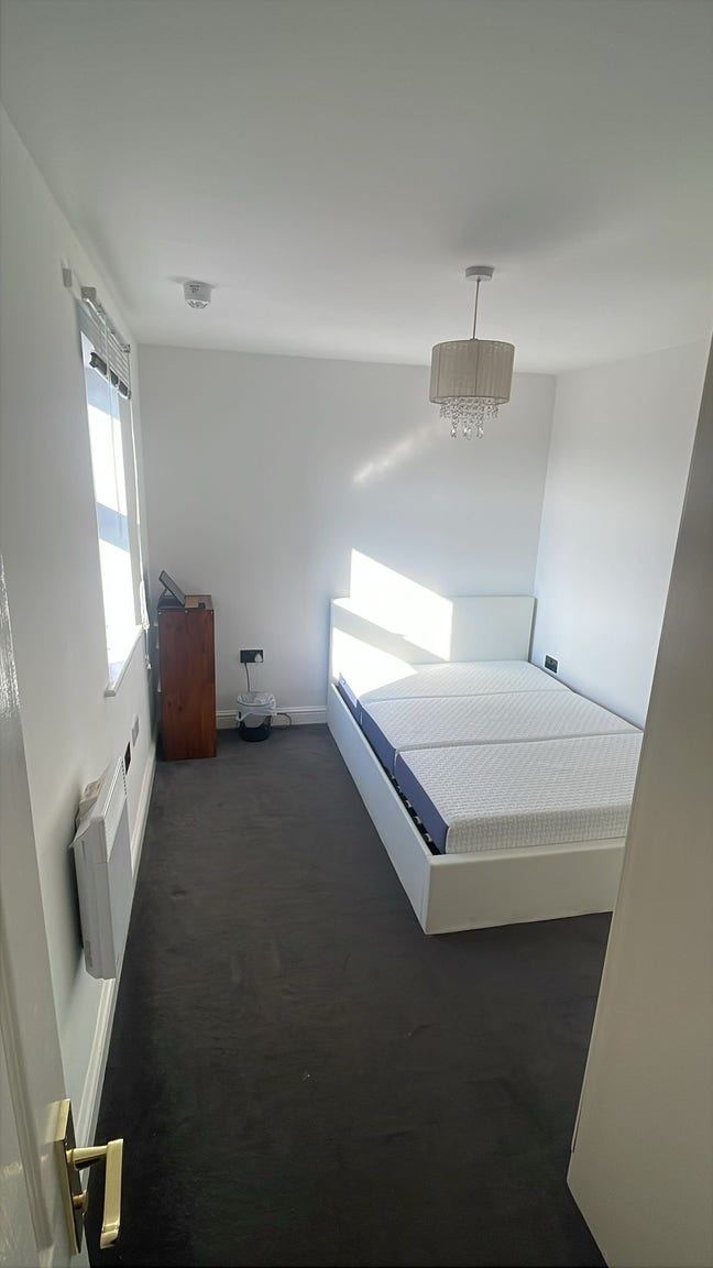 Double room with bathroom in Bromley-by-Bow Main Photo