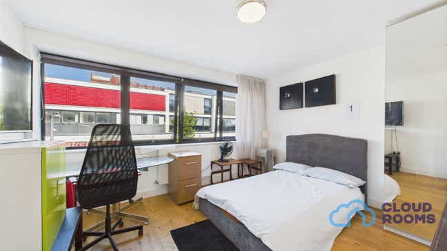 Two Double Rooms Available in Farnborough Main Photo