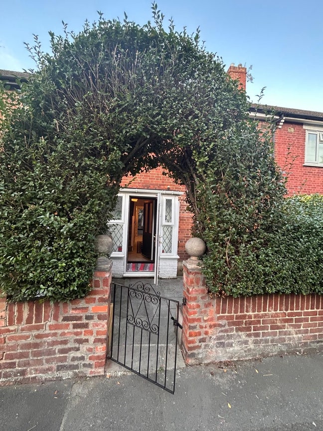 Double room en-suite in friendly house  Main Photo