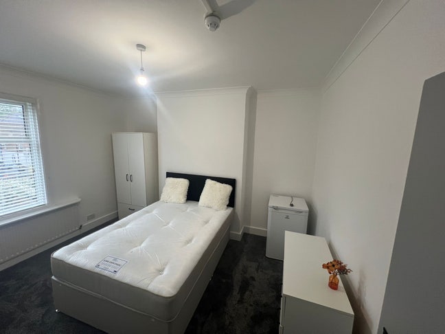 Double Room Ealing Great Location  Main Photo