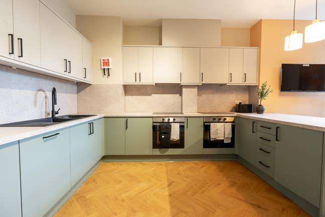 🏡 New Luxury House Share  😍 Main Photo