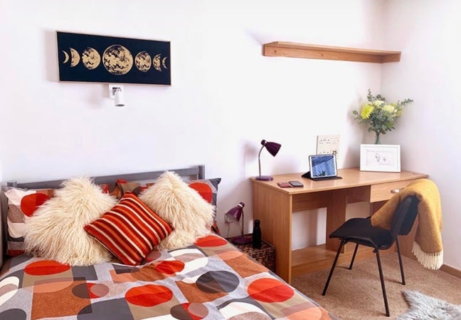 Double Bed Room - The Artful Dodger Building  Main Photo