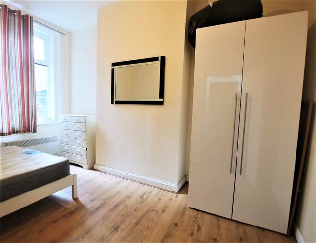 🏡 Spacious 1-Bedroom Bottom Floor Flat – £800pcm Main Photo