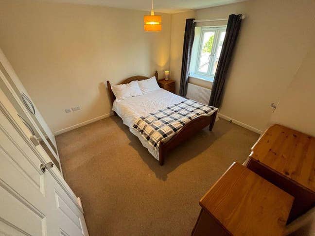 Large En-Suite Room in Shared House Main Photo