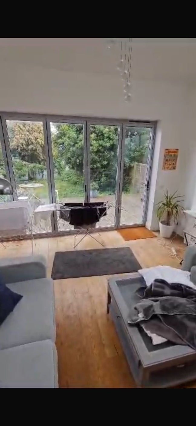 Single room in Zone 3: Neasden in a spacious house Main Photo