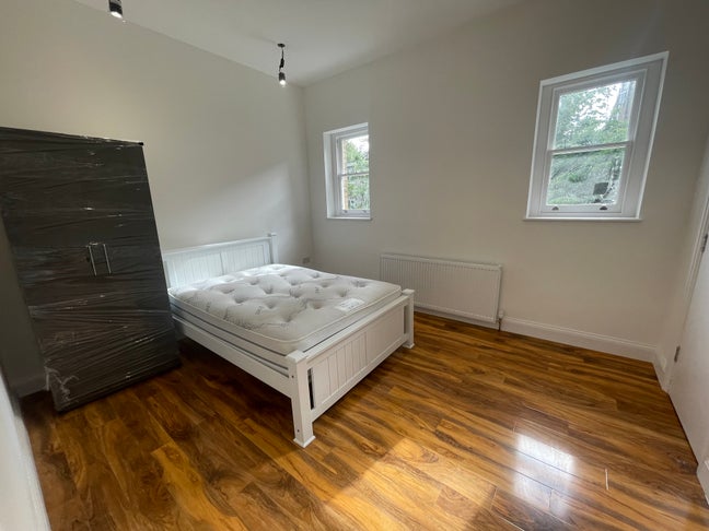 Amazing  Ensuite Rooms Croydon Gated Development Main Photo