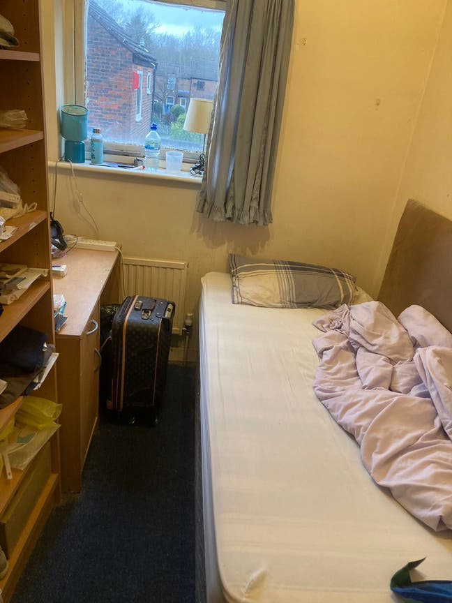 Single Room is available for rent - SE16 6QE Main Photo