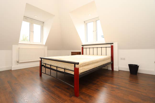 📞Modern Flat 1 Min from Bounds Green- Ensuite 📞 Main Photo