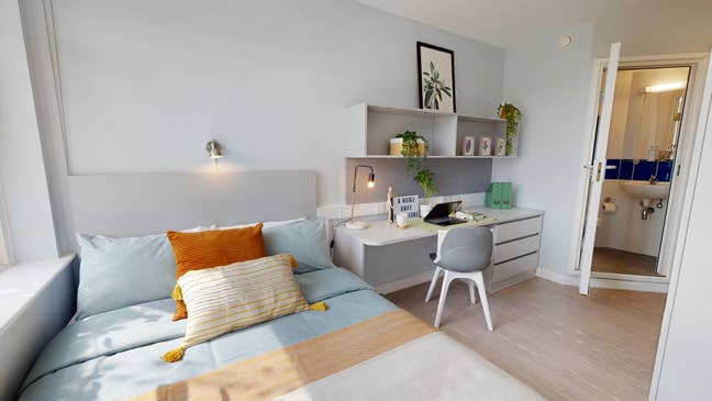 IQ Tufnell House Silver En Suite Main Photo