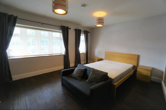 Large Double Room Available in Stapleton Main Photo