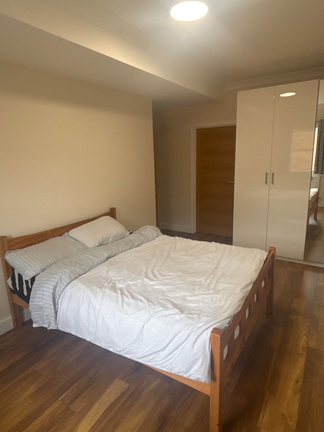 Master double room in town centre Main Photo
