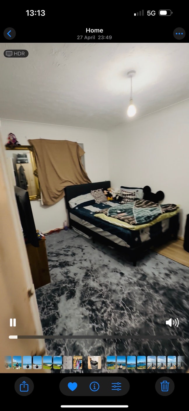Bright room in flat- Ideal for femaleprofessional  Main Photo