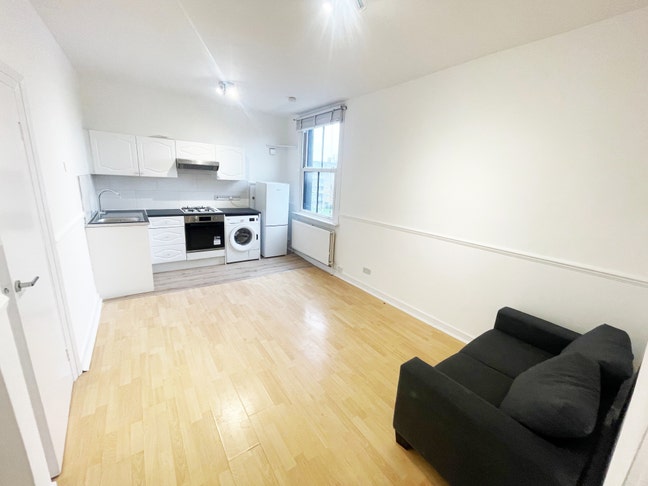1 double-bedroom flat in Camden Road, N7 Main Photo