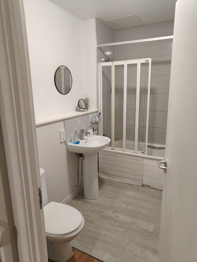 Double bedroom available in sharing  Main Photo