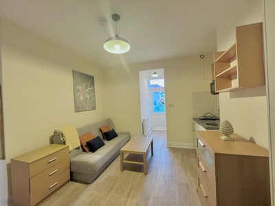 Modern studio with garden access Main Photo