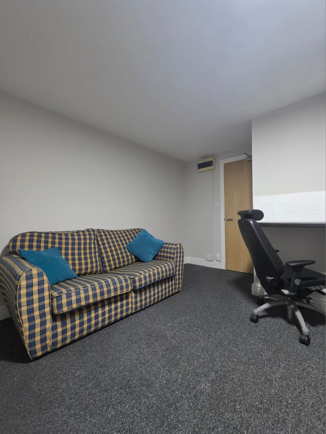 1 Bed Flat, Pen-y-Wain Road, CF24 4GG Main Photo
