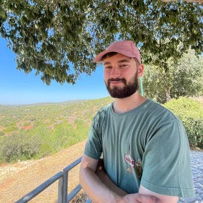 22-year-old graduate looking for accommodation Main Photo