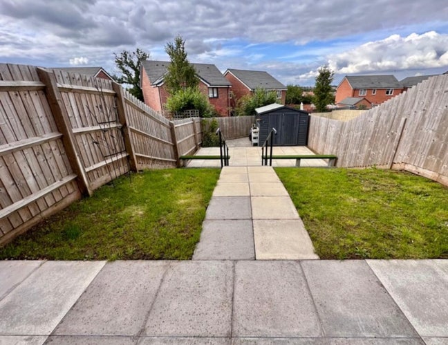 2 Lovely Rooms Available in Friendly 3-Bed House  Main Photo