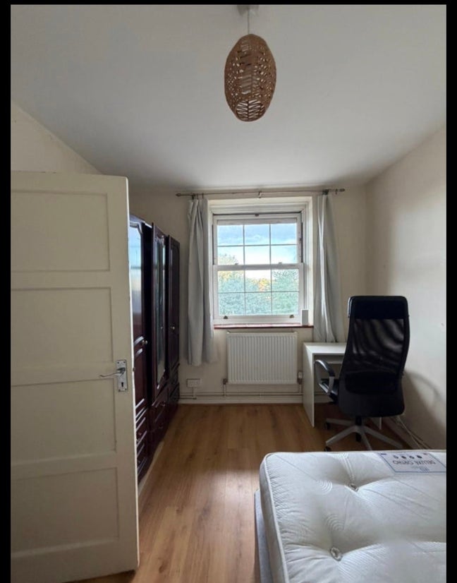 Two large rooms available in Clampham Common  Main Photo